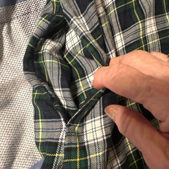 AMERICAN EAGLE SMOCKED, LINED FLANNEL TOP WITH POCKETS, NWOT!! - Picture 2 of 7